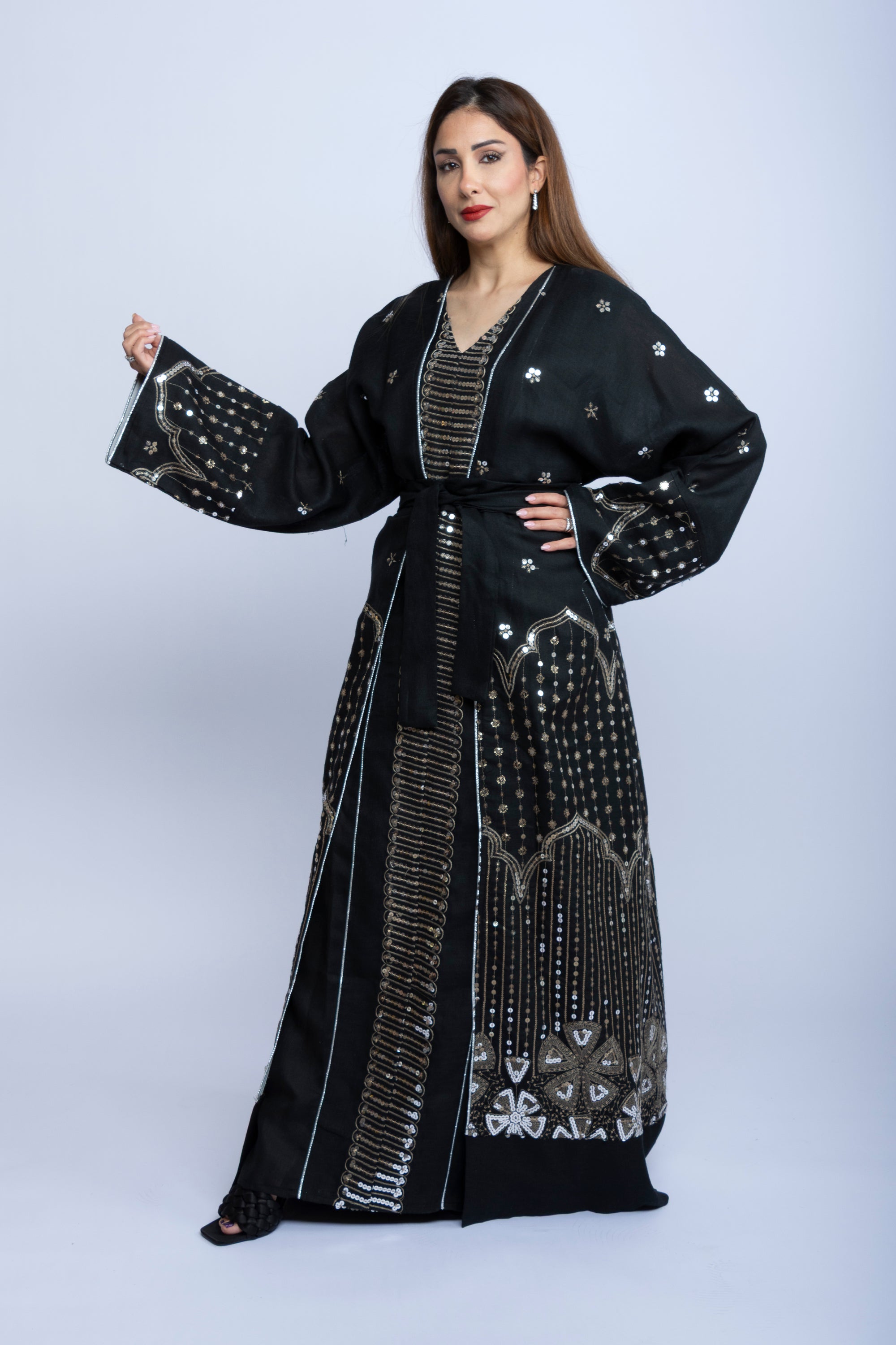 Elegant Kuwaiti Linen Kaftan with Silver Embroidery