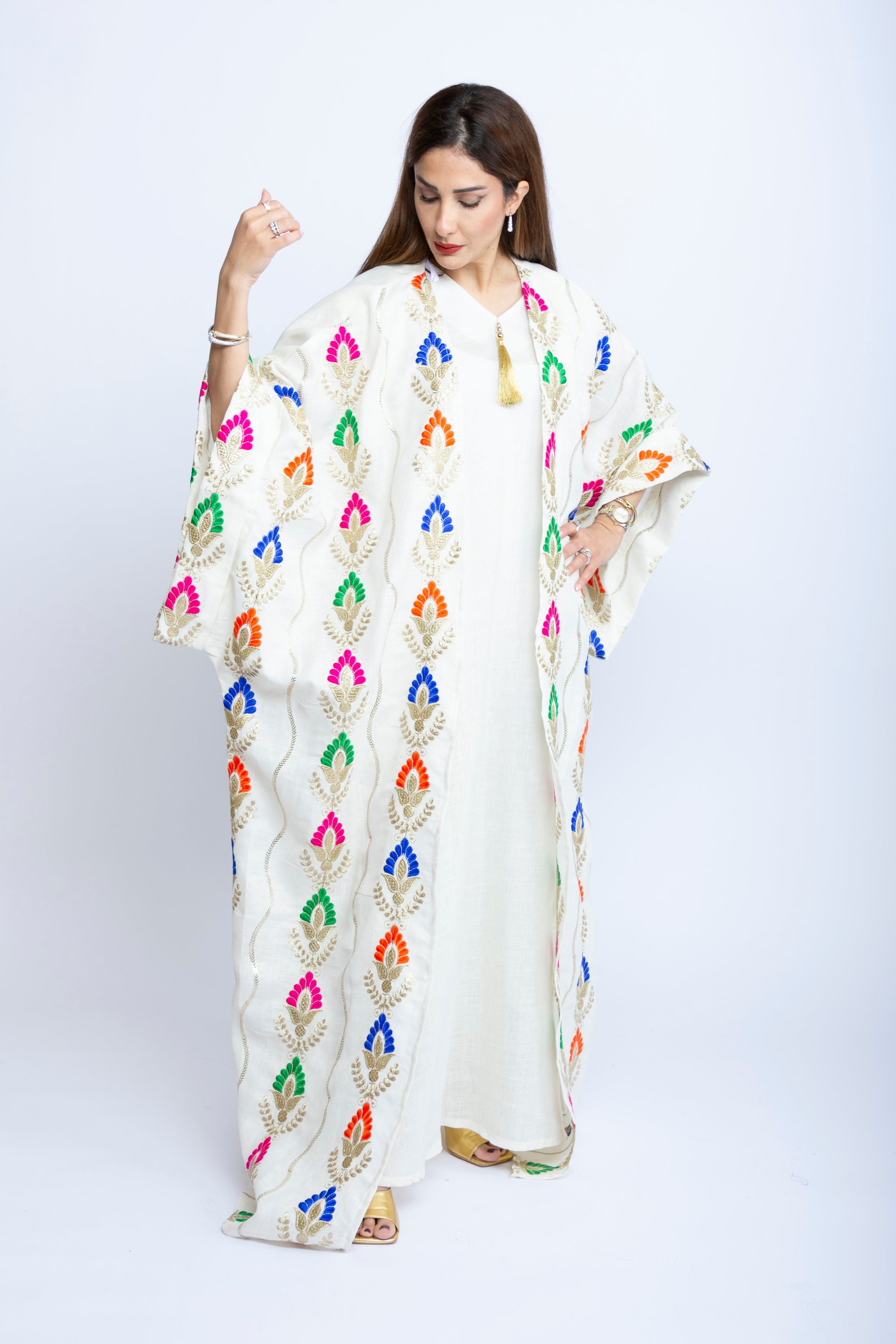 White Linen Kuwaiti Set with Colorful Embroidered Bishit