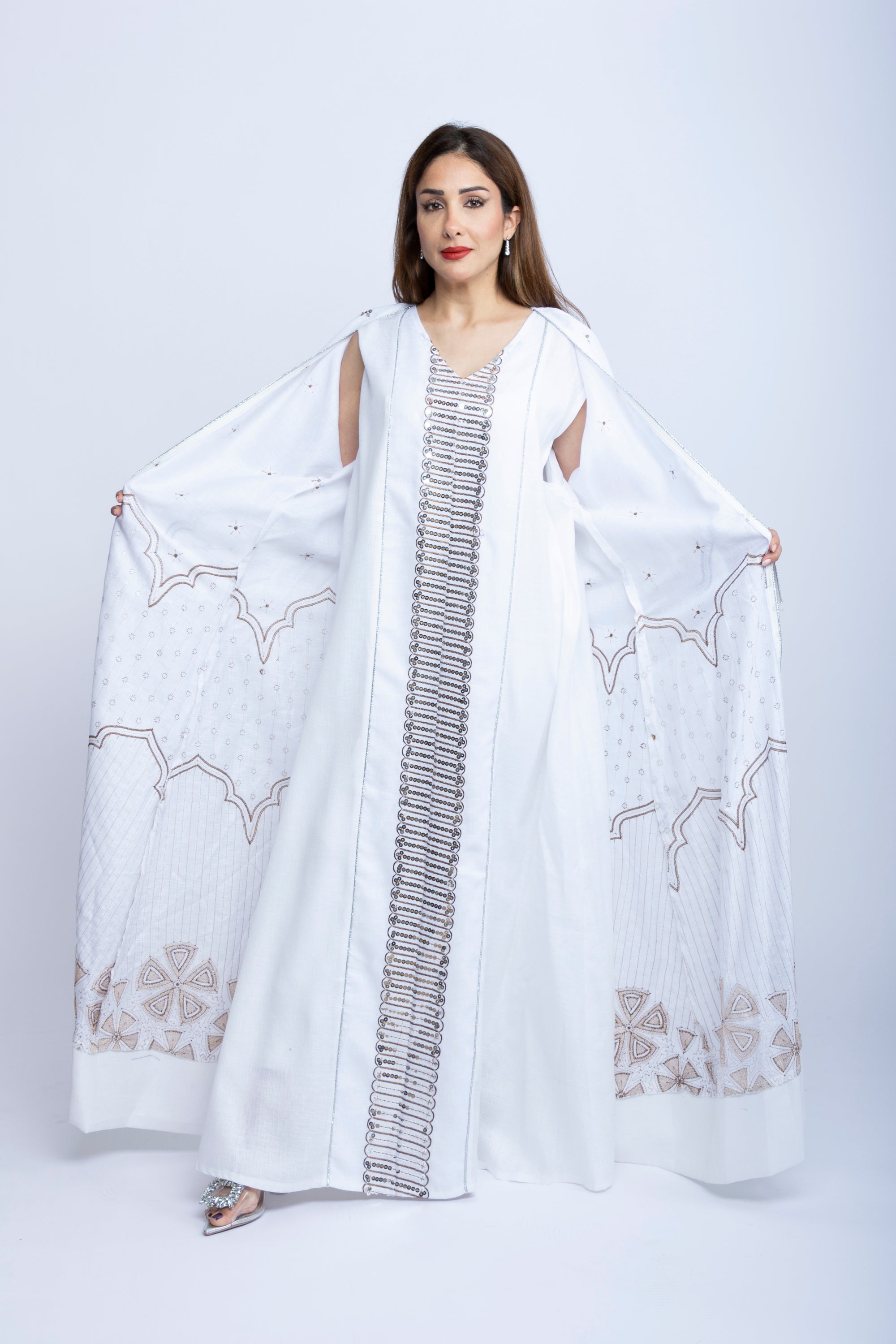 Kuwaiti Linen Kaftan with Silver Embroidery in White