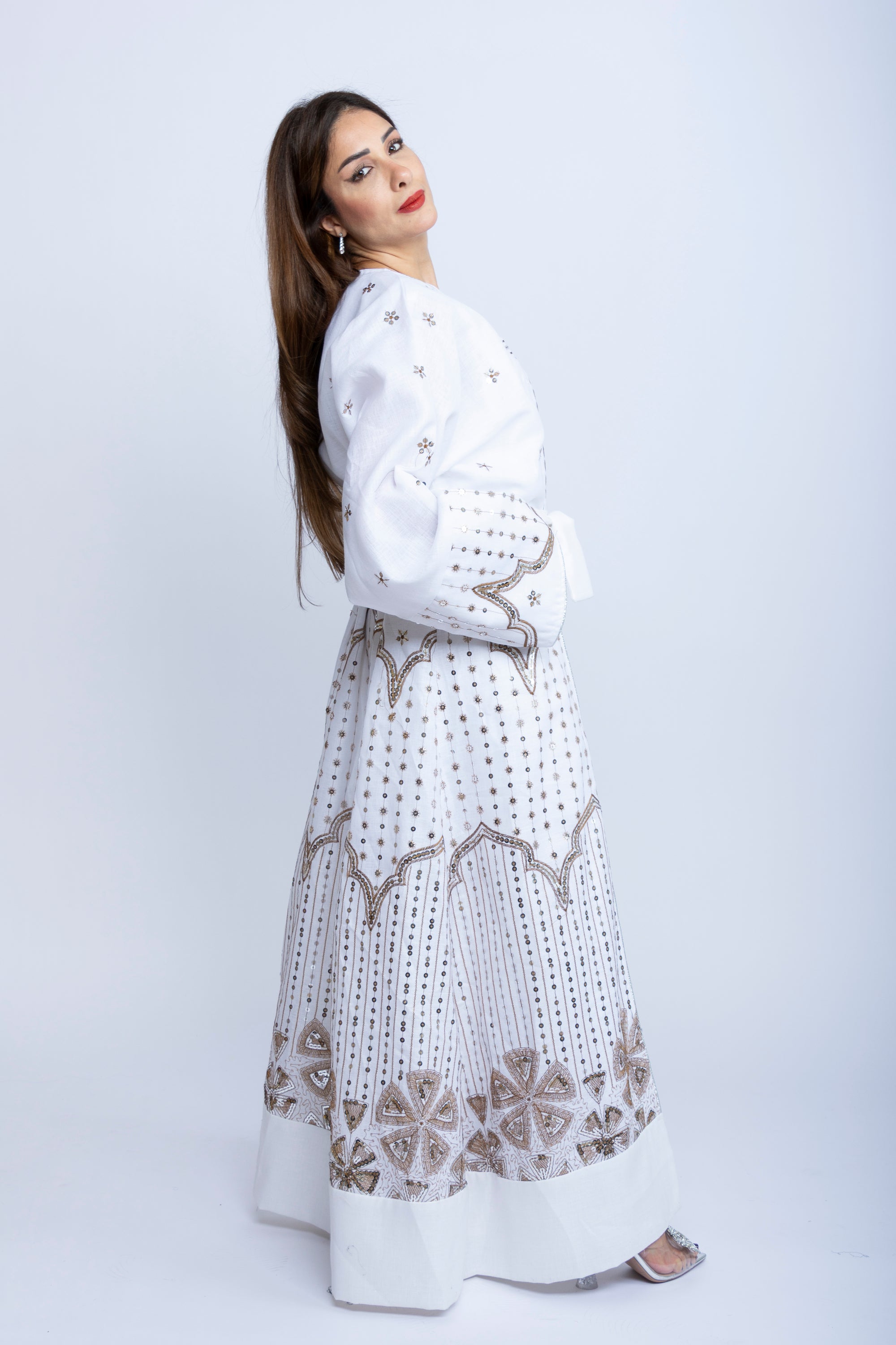 Kuwaiti Linen Kaftan with Silver Embroidery in White