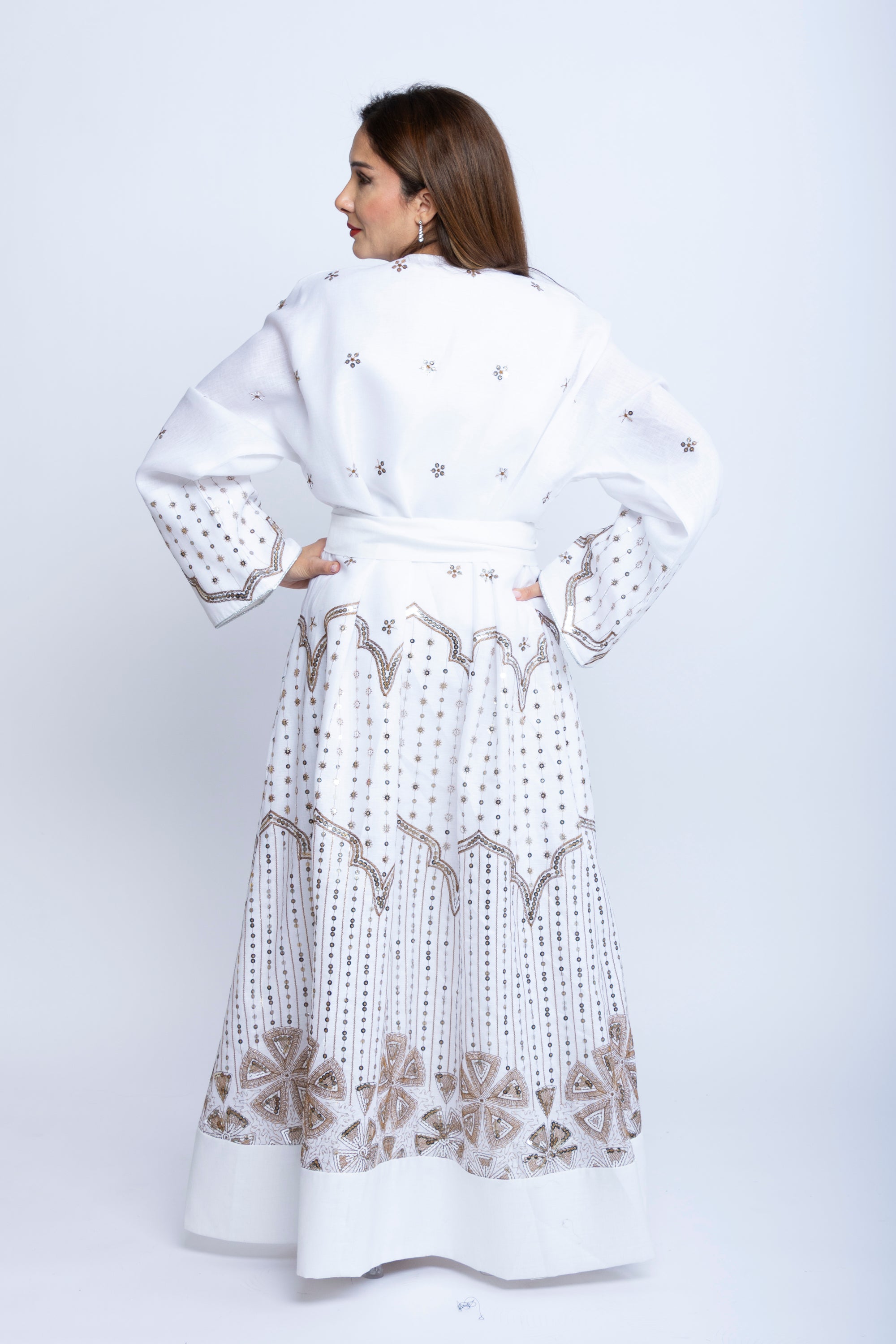 Kuwaiti Linen Kaftan with Silver Embroidery in White