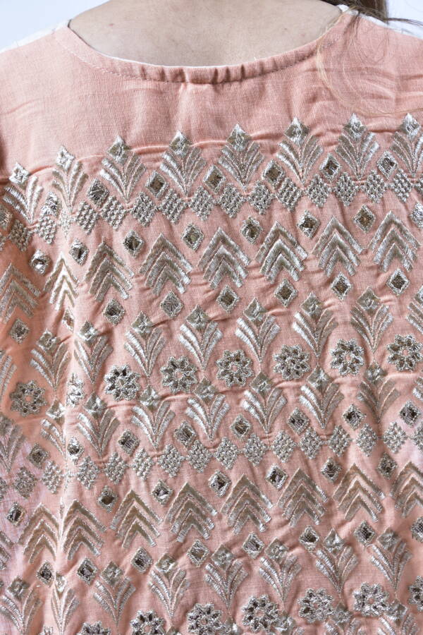 Desert Glow Kuwaiti Dress with Embroidered Cape - Image 2