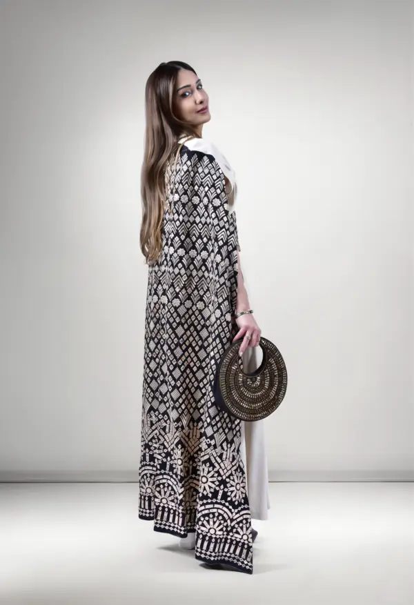 Golden Dusk Kuwaiti Dress with Embroidered Cape - Image 3